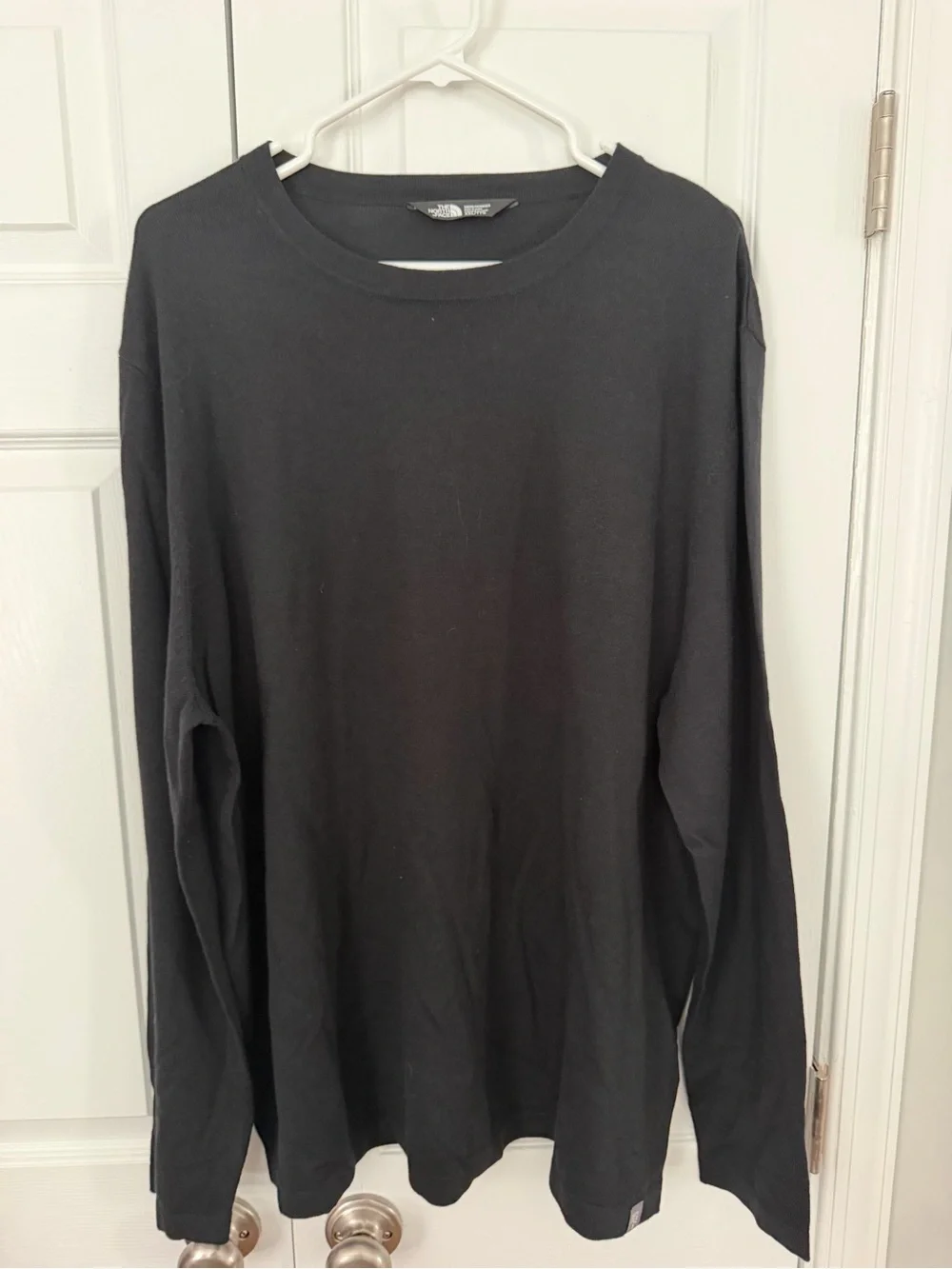 The North Face Men's Black Long-Sleeve Crewneck Shirt